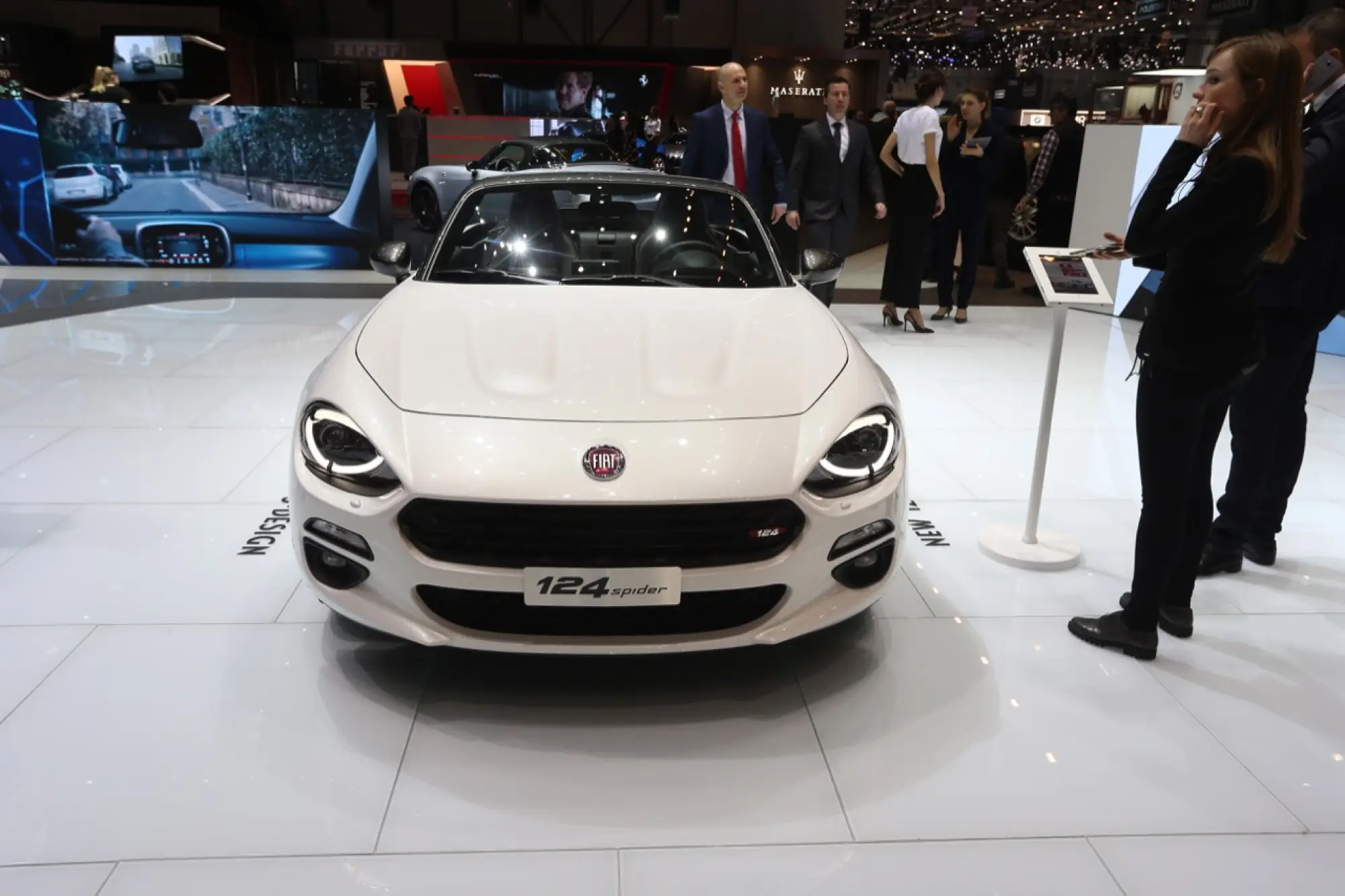 Fiat 124 Spider S-Design (foto live) - Salone di Ginevra 2018 - 1
