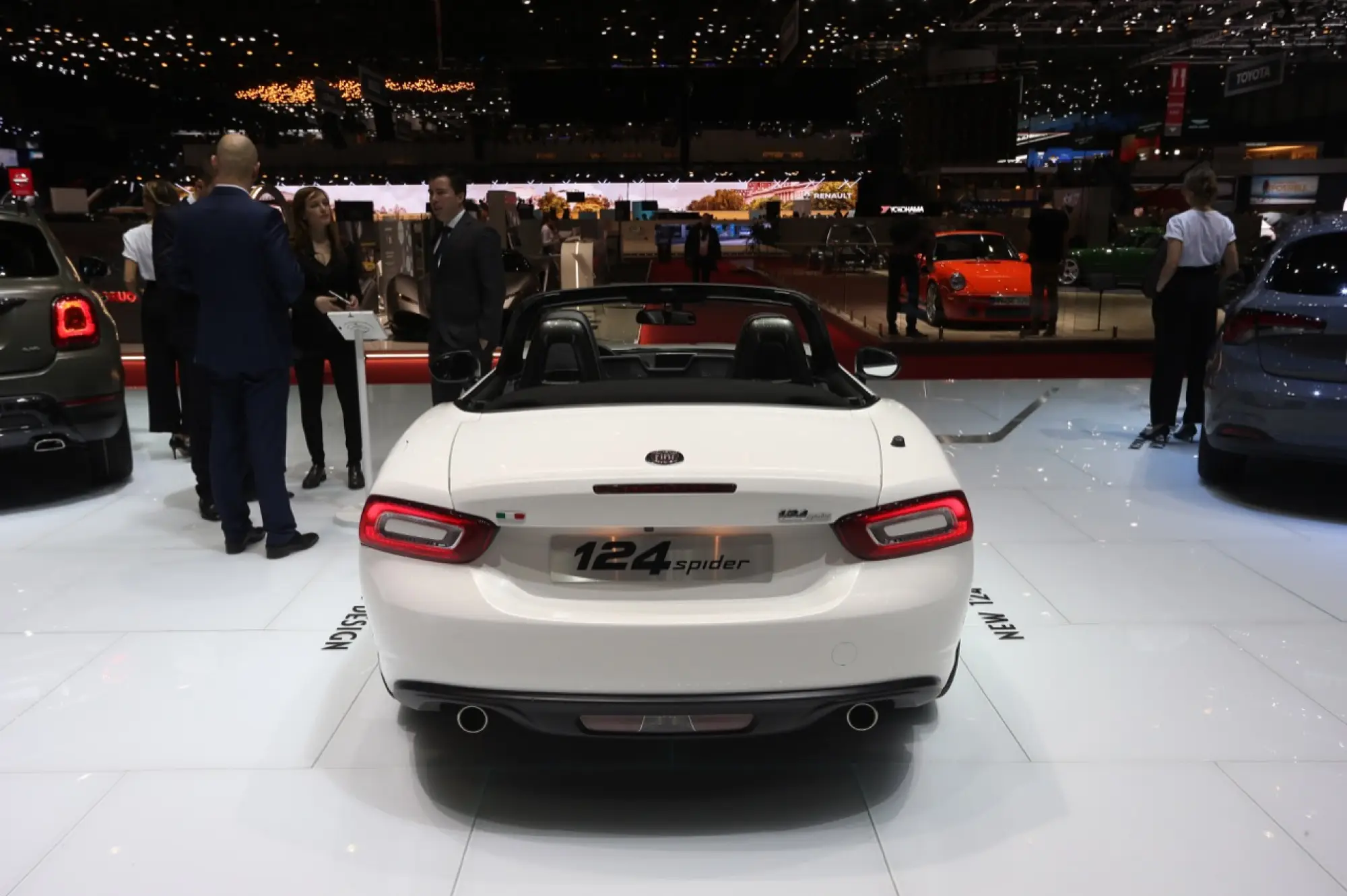 Fiat 124 Spider S-Design (foto live) - Salone di Ginevra 2018 - 6