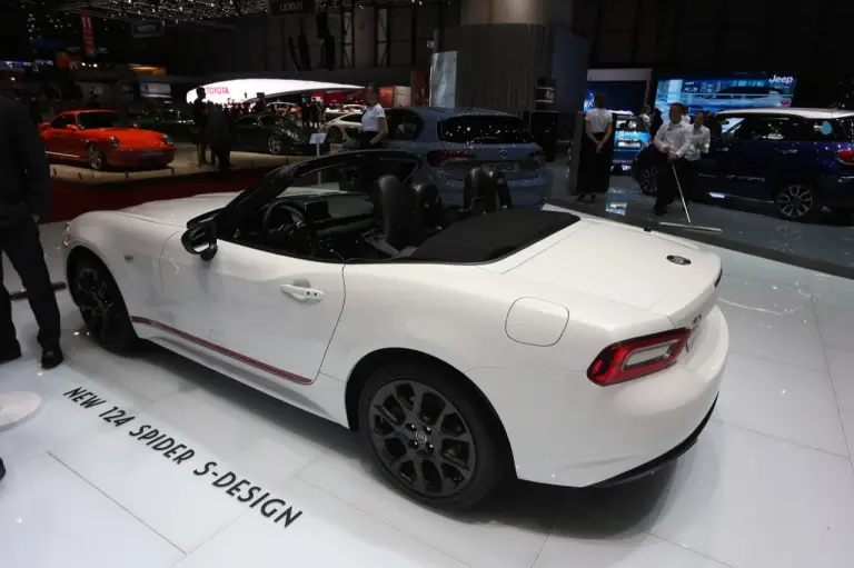 Fiat 124 Spider S-Design (foto live) - Salone di Ginevra 2018 - 7
