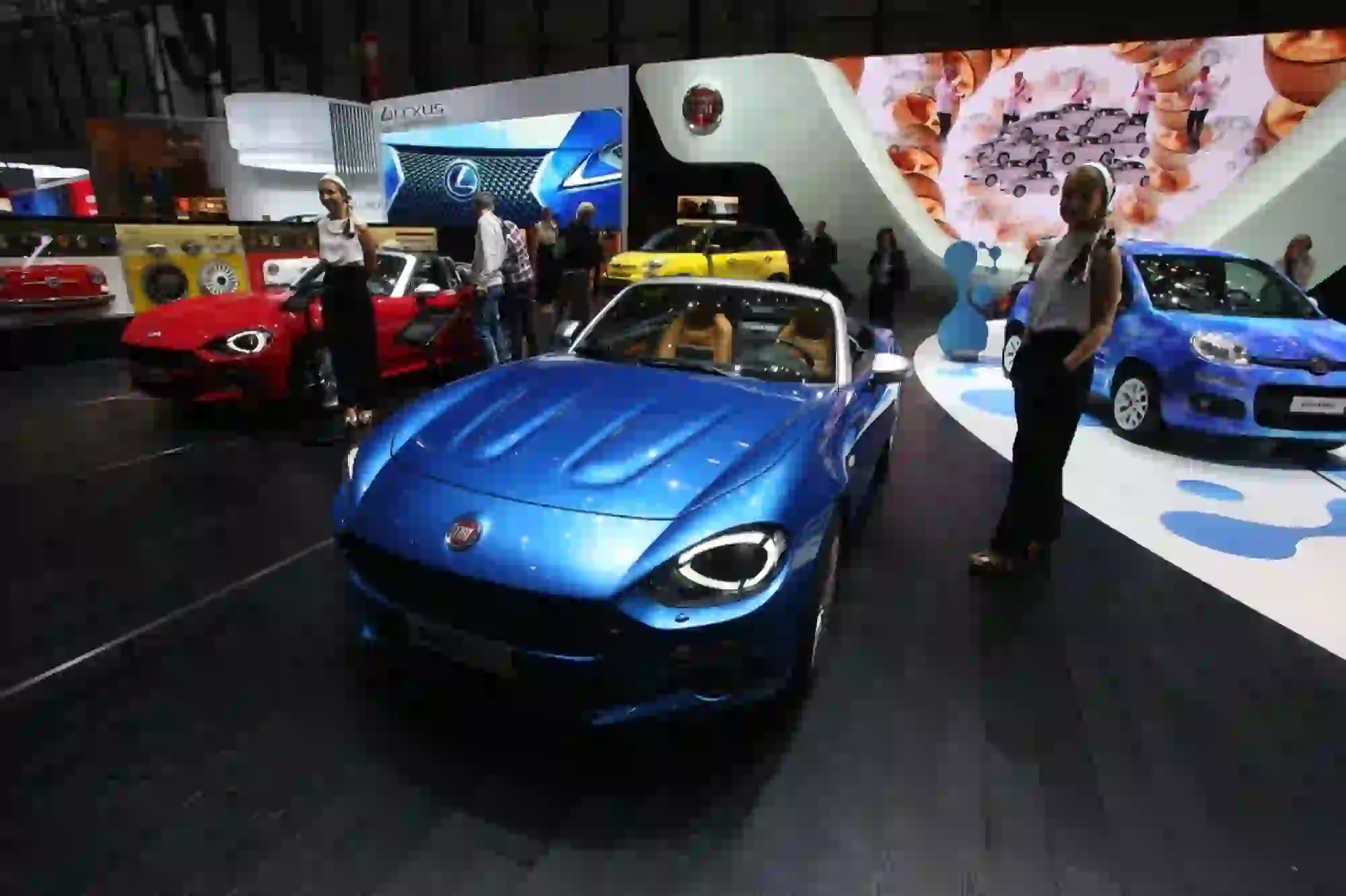 Fiat 124 Spider Europa Foto Live - Salone di Ginevra 2017 - 1