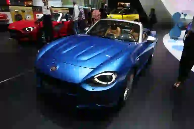 Fiat 124 Spider Europa Foto Live - Salone di Ginevra 2017 - 2