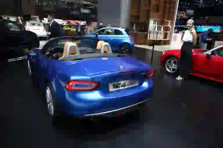 Fiat 124 Spider Europa Foto Live - Salone di Ginevra 2017 - 5