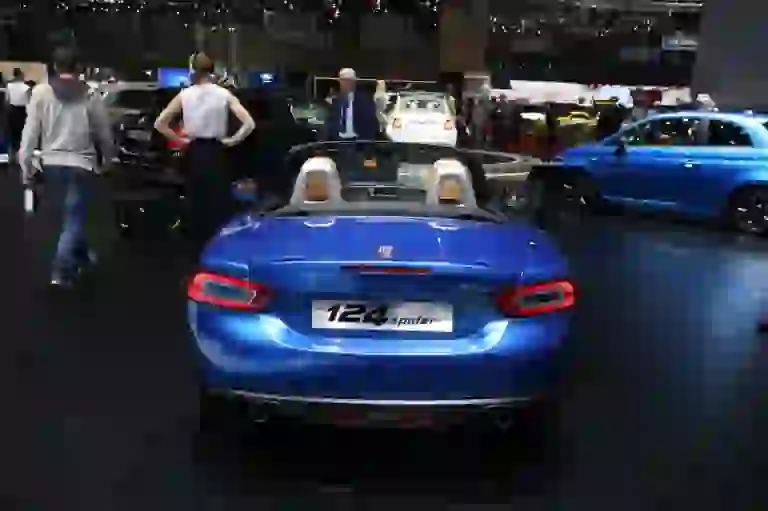 Fiat 124 Spider Europa Foto Live - Salone di Ginevra 2017 - 6