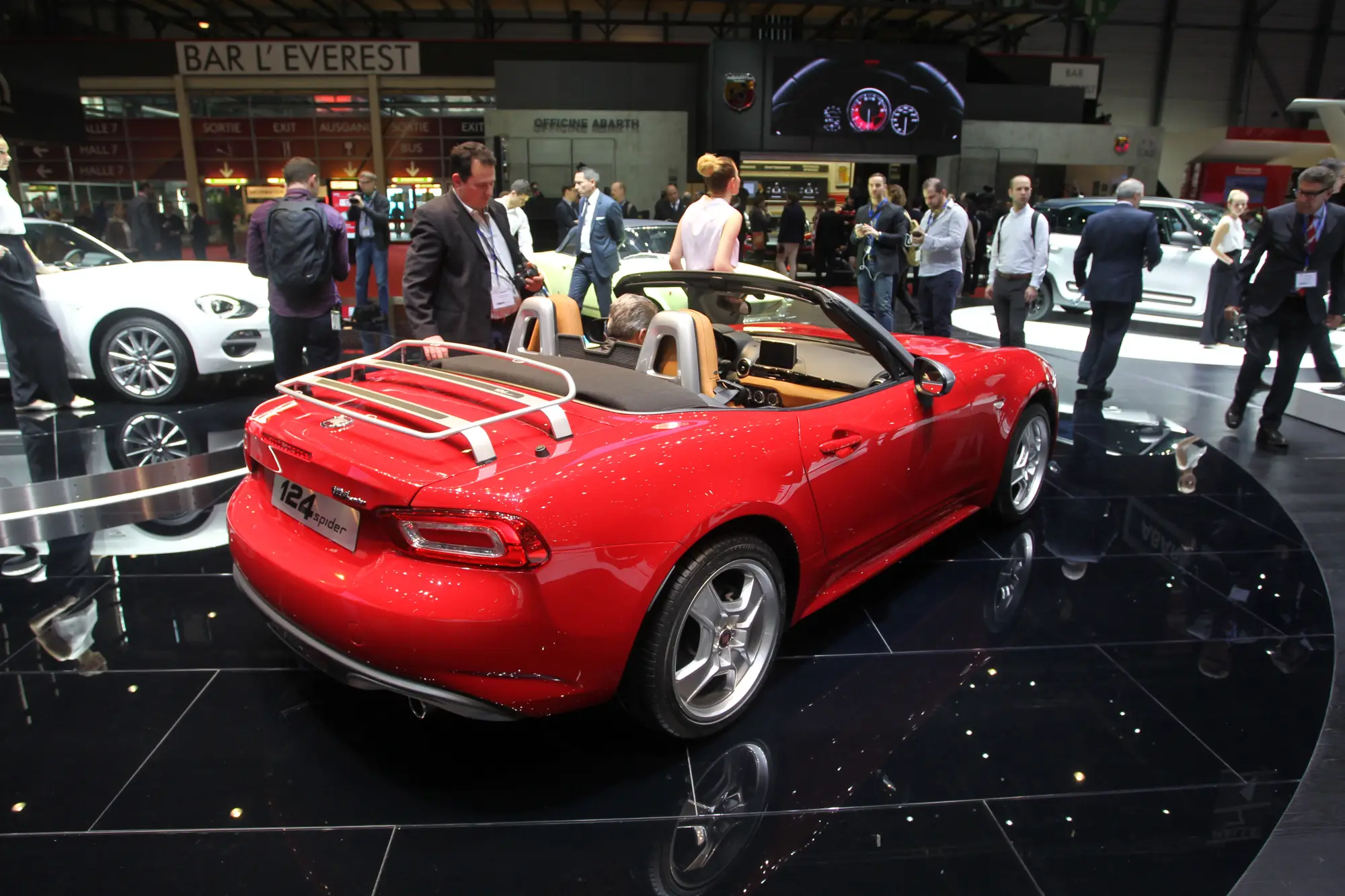 FIAT 124 Spider (foto live) - Salone di Ginevra 2016 - 3
