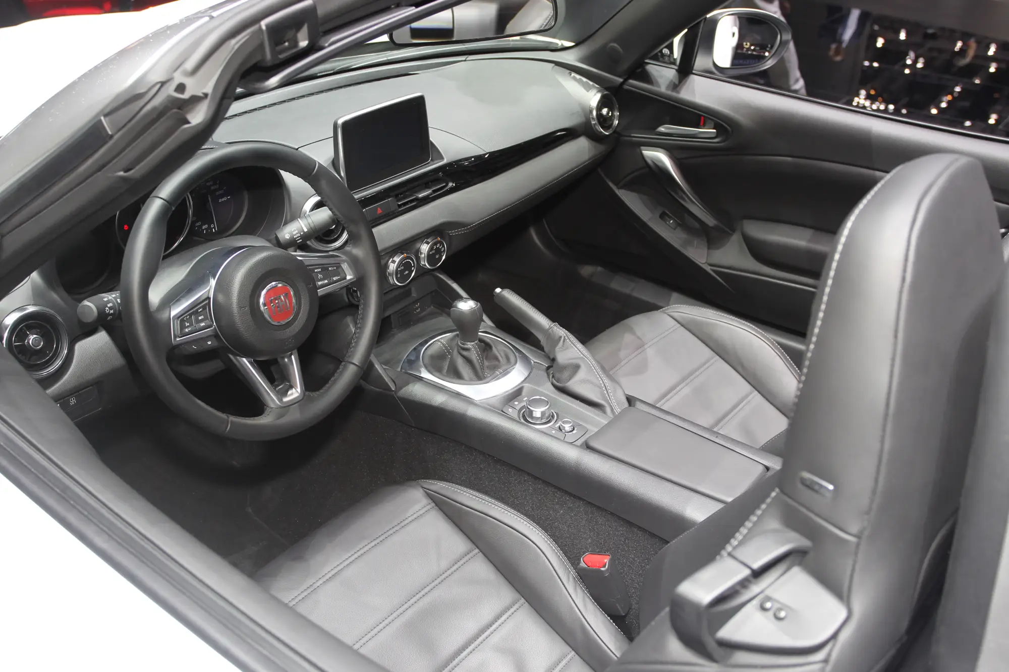 FIAT 124 Spider (foto live) - Salone di Ginevra 2016 - 5