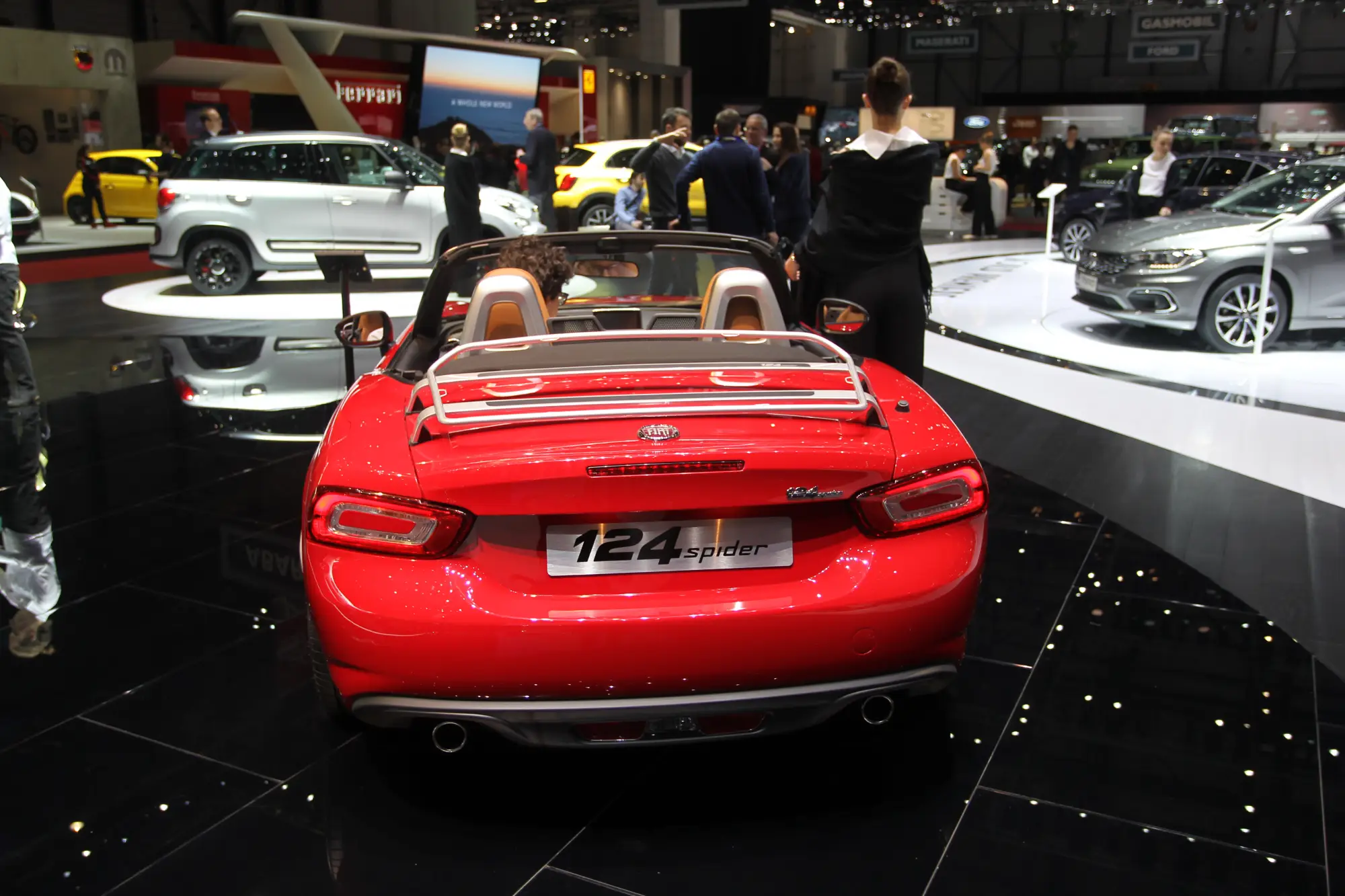 FIAT 124 Spider (foto live) - Salone di Ginevra 2016 - 13