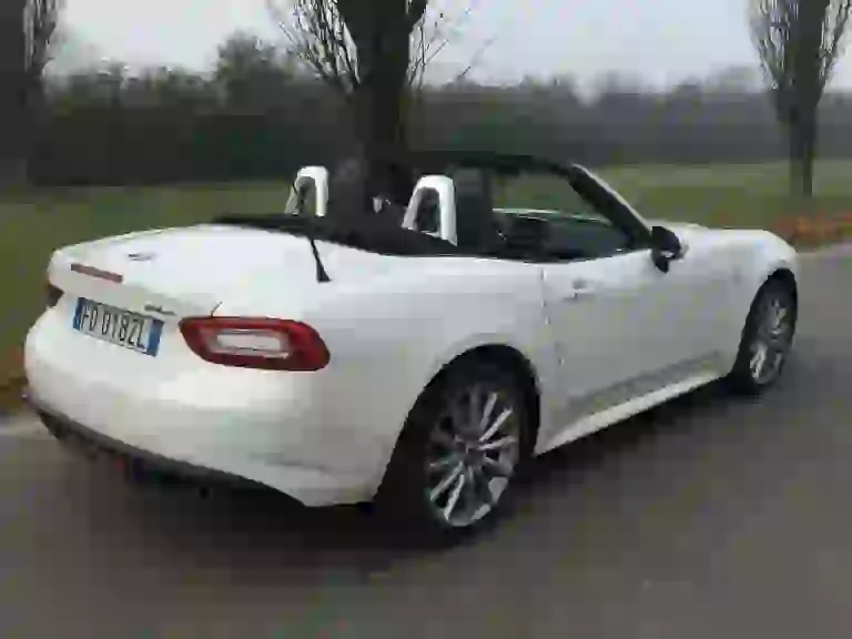 Fiat 124 Spider: prova su strada - 22