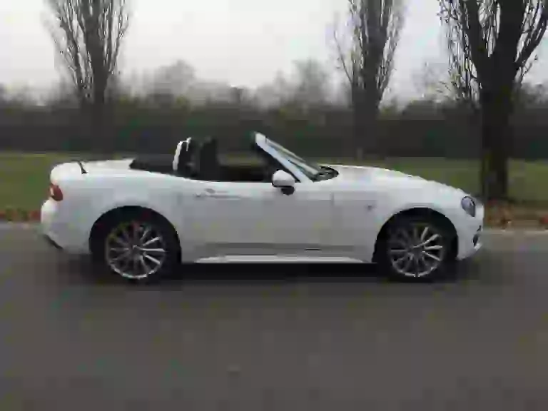 Fiat 124 Spider: prova su strada - 23