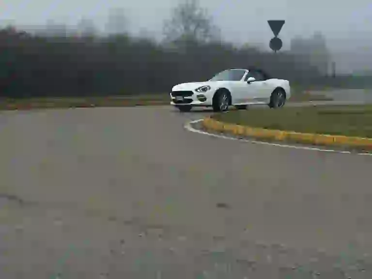 Fiat 124 Spider: prova su strada - 30