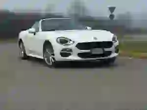 Fiat 124 Spider: prova su strada - 32