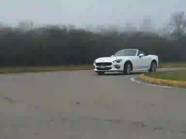 Fiat 124 Spider: prova su strada - 35