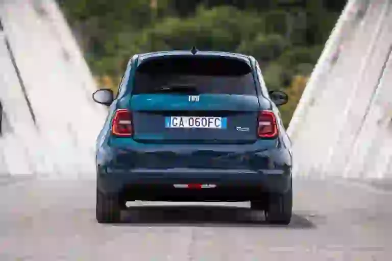 Fiat 500 elettrica La Prima berlina - Foto ufficiali - 14