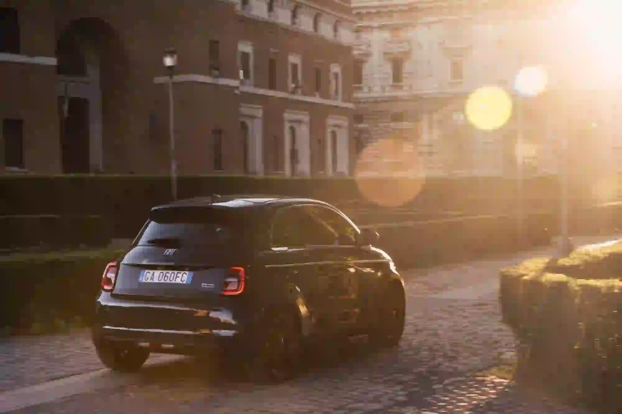 Fiat 500 elettrica La Prima berlina - Foto ufficiali - 2