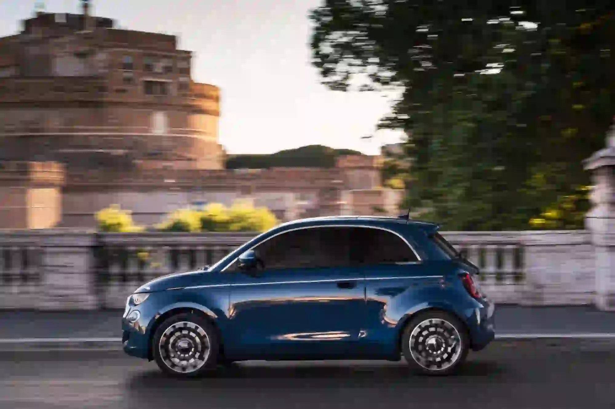 Fiat 500 elettrica La Prima berlina - Foto ufficiali - 3