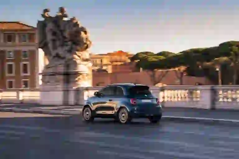 Fiat 500 elettrica La Prima berlina - Foto ufficiali - 5