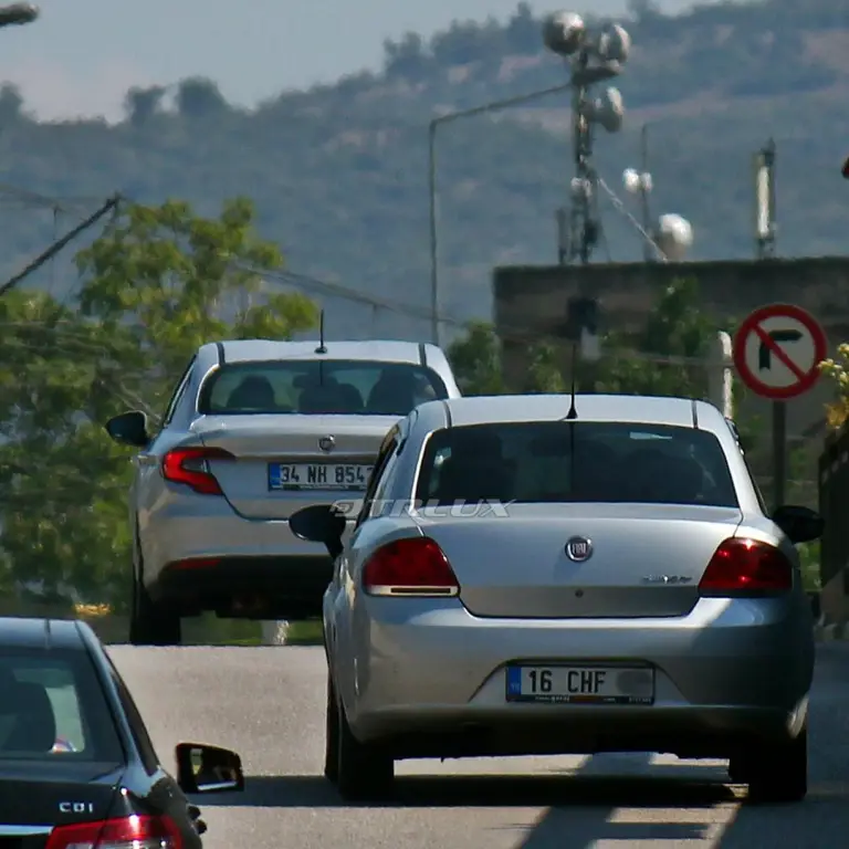 Fiat Egea - Foto spia (ottobre 2015) - 5