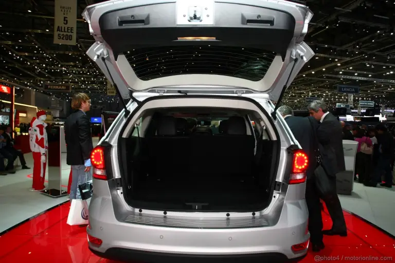 Fiat Freemont Ginevra 2011 - 19