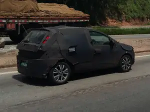 Fiat Punto 2017 - Foto spia 30-12-2015