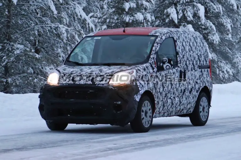Fiat Qubo MY 2016 - Foto spia 18-12-2015 - 2