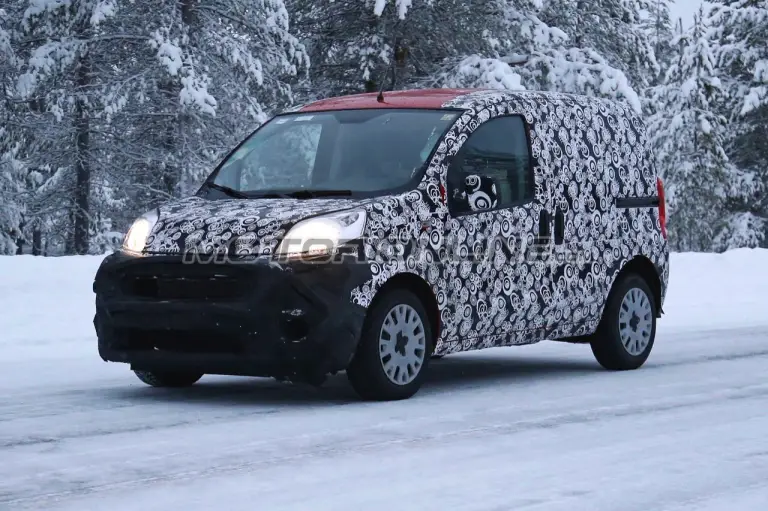 Fiat Qubo MY 2016 - Foto spia 18-12-2015 - 3