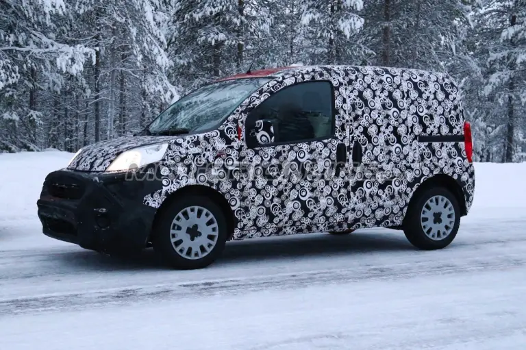 Fiat Qubo MY 2016 - Foto spia 18-12-2015 - 5