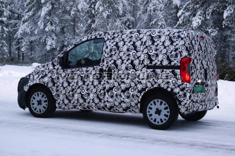 Fiat Qubo MY 2016 - Foto spia 18-12-2015 - 7