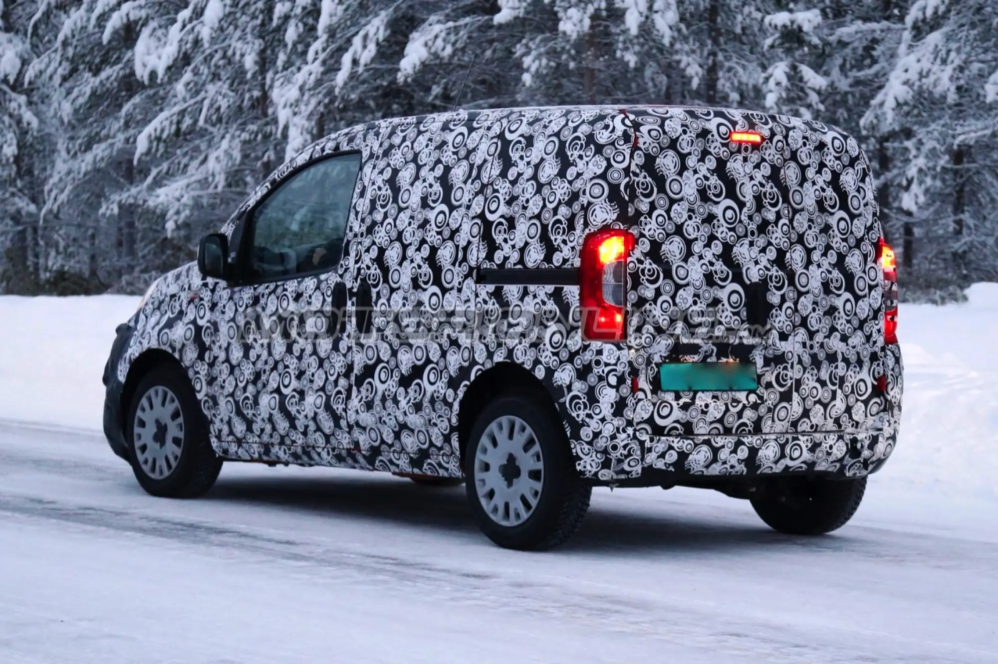 Fiat Qubo MY 2016 - Foto spia 18-12-2015 - 9