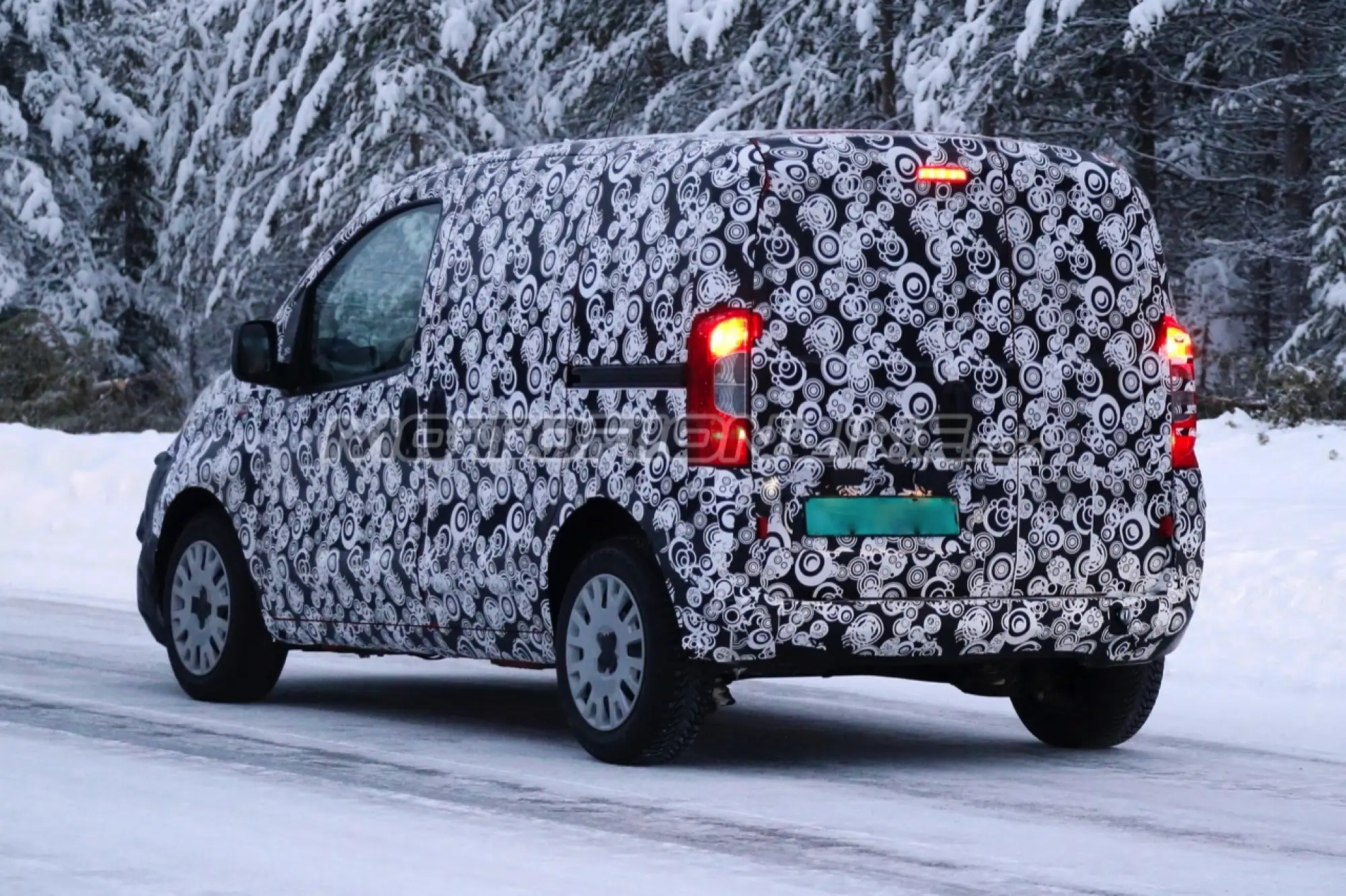 Fiat Qubo MY 2016 - Foto spia 18-12-2015 - 10