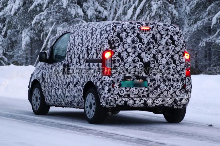 Fiat Qubo MY 2016 - Foto spia 18-12-2015 - 11