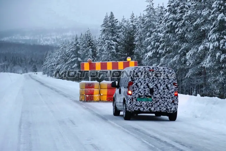 Fiat Qubo MY 2016 - Foto spia 18-12-2015 - 12
