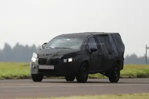 FIAT Strada 2016 - foto spia (novembre 2014) - 2