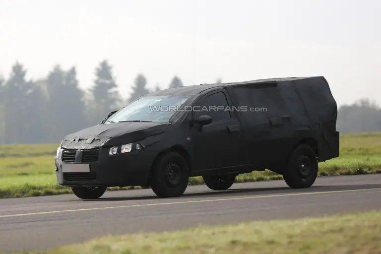 FIAT Strada 2016 - foto spia (novembre 2014) - 4