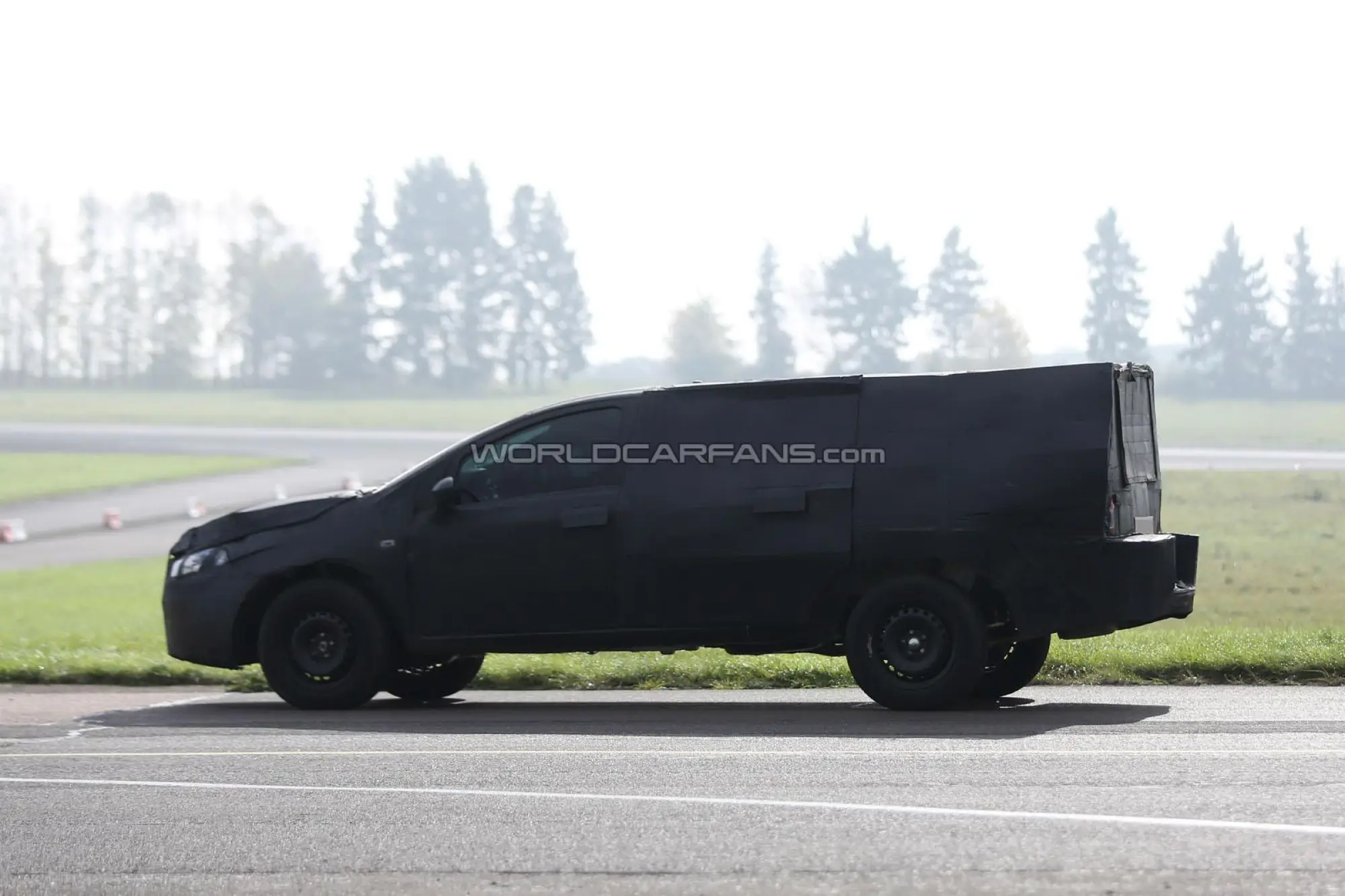 FIAT Strada 2016 - foto spia (novembre 2014) - 5