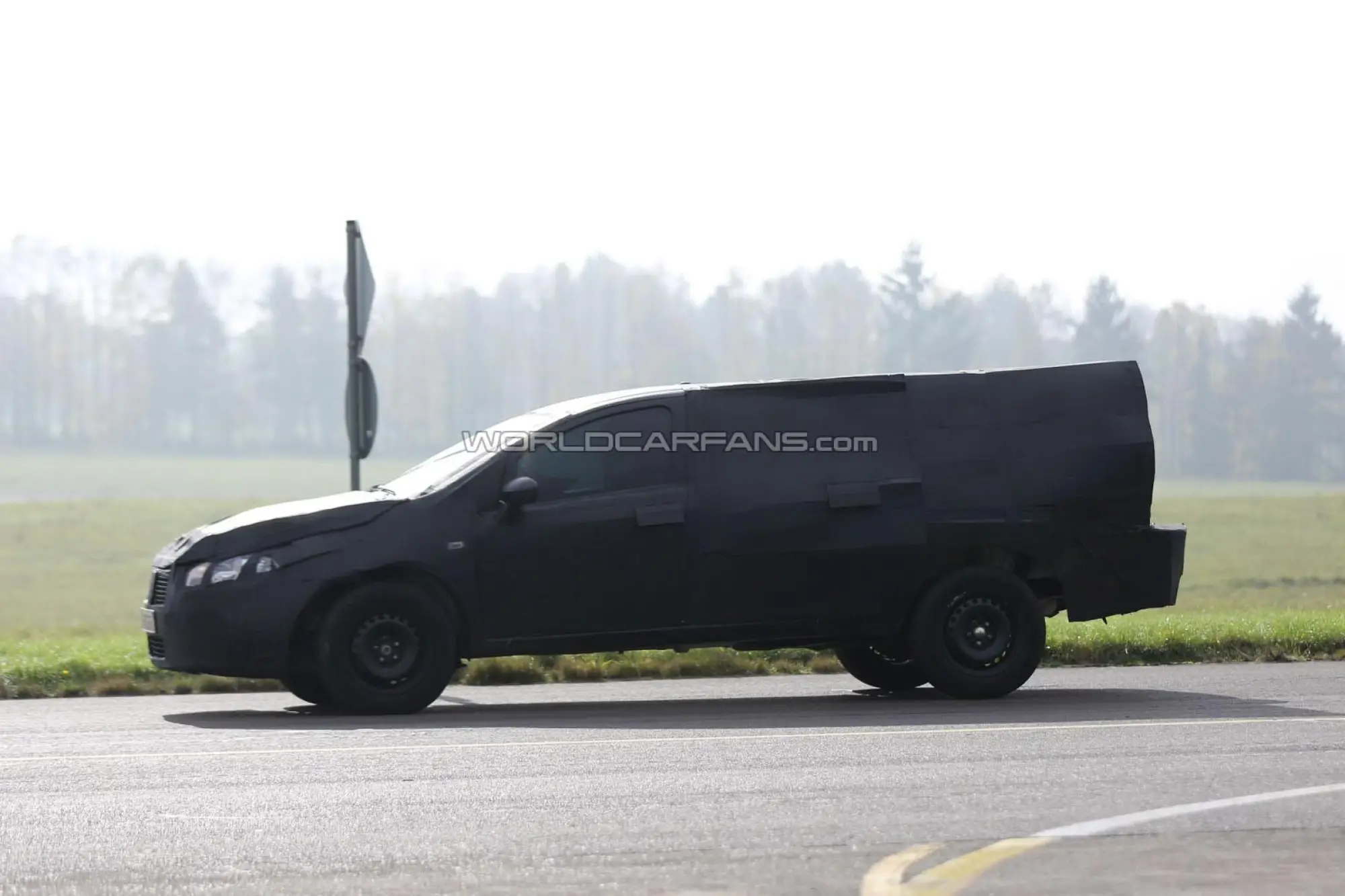 FIAT Strada 2016 - foto spia (novembre 2014) - 6