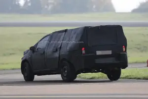 FIAT Strada 2016 - foto spia (novembre 2014) - 7