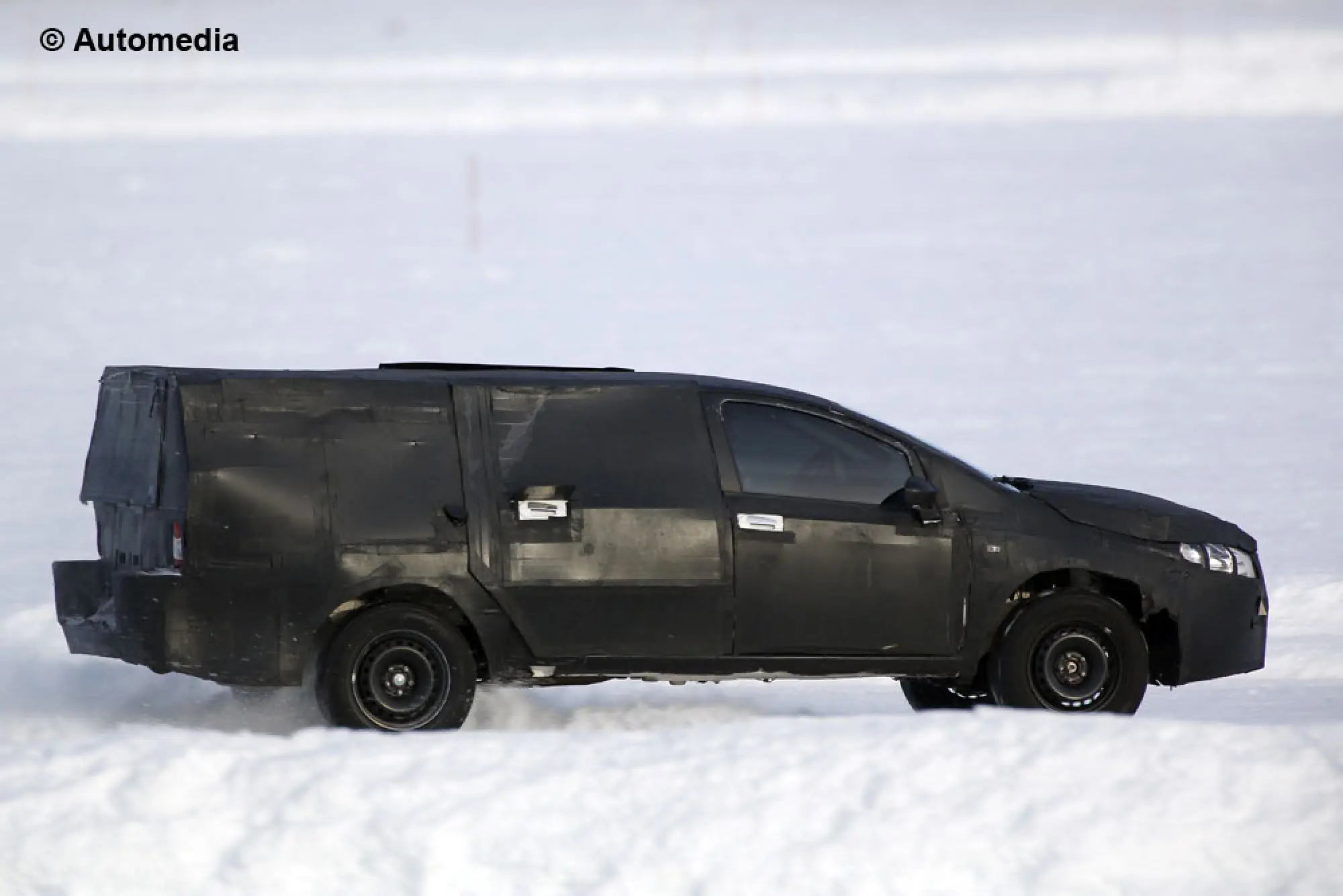 FIAT Strada - foto spia febbraio 2015 - 5