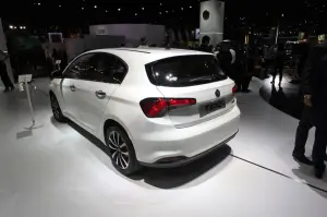 FIAT Tipo cambio automatico - Salone di Parigi 2016