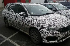 Fiat Tipo hatchback e Station Wagon - Foto spia 19-02-2016 - 1