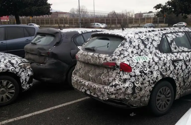 Fiat Tipo hatchback e Station Wagon - Foto spia 19-02-2016 - 2