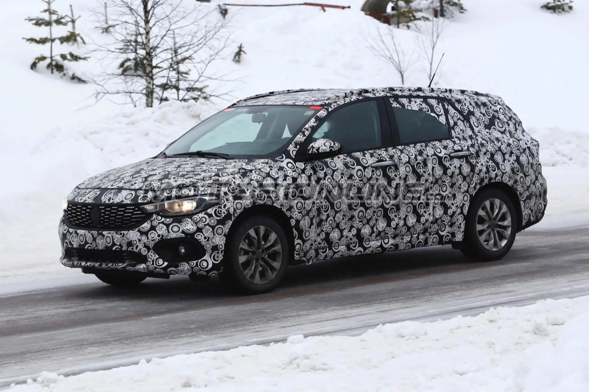 Fiat Tipo Station Wagon - Foto spia 22-02-2016 - 4