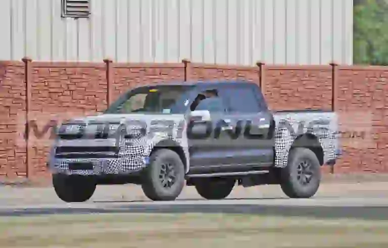 Ford 150 Raptor 2021 - foto spia agosto - 1