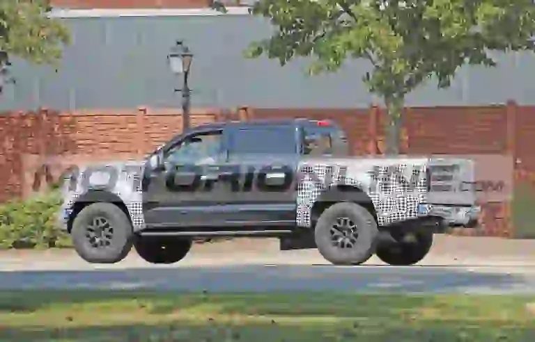 Ford 150 Raptor 2021 - foto spia agosto - 5