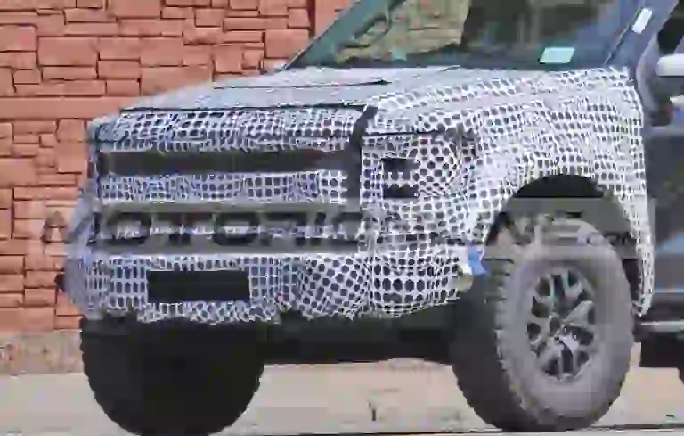 Ford 150 Raptor 2021 - foto spia agosto - 8