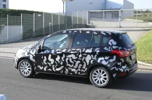 Ford B-Max foto spia ottobre 2011 - 2