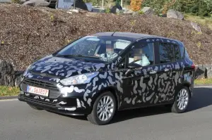 Ford B-Max foto spia ottobre 2011 - 3
