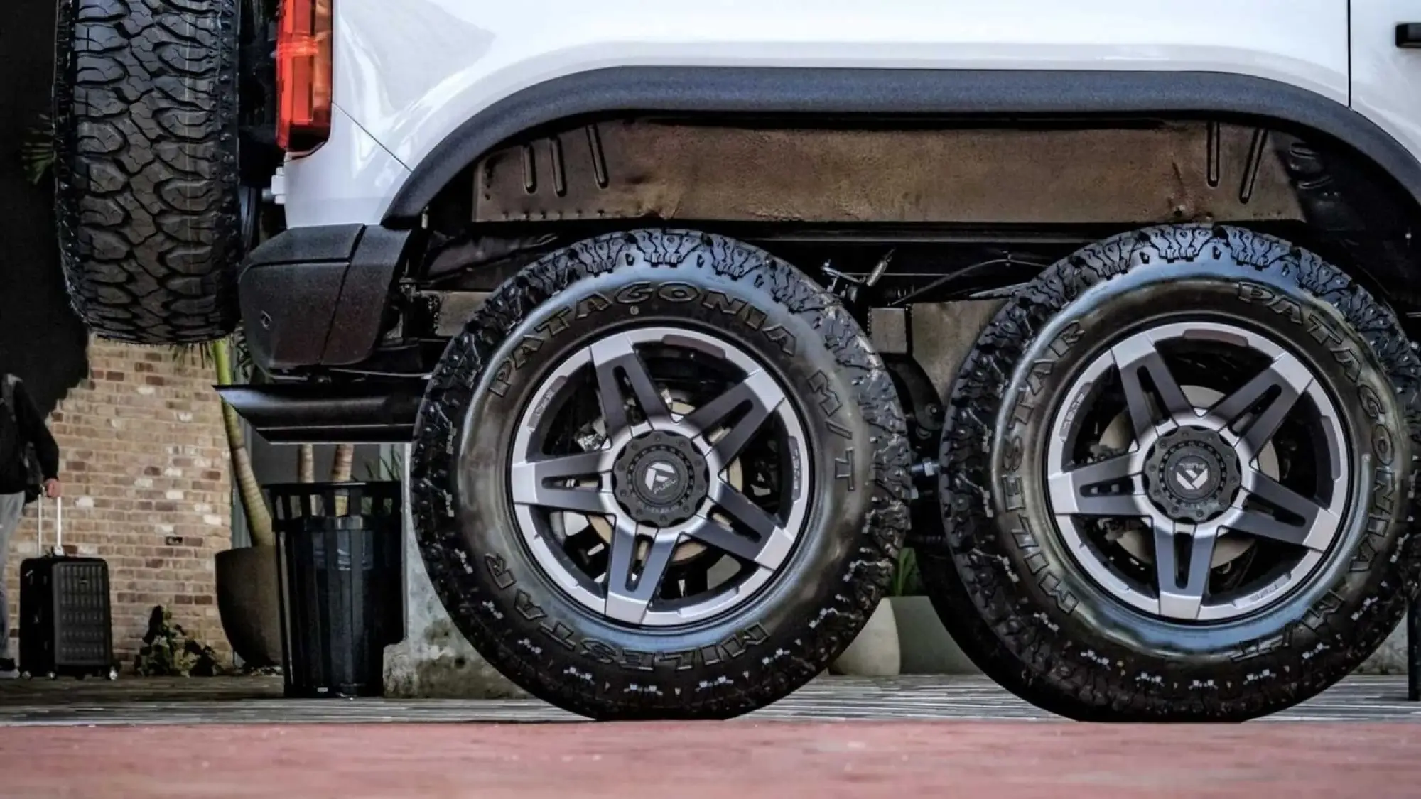 Ford Bronco Apocalypse Dark Horse - Foto - 15