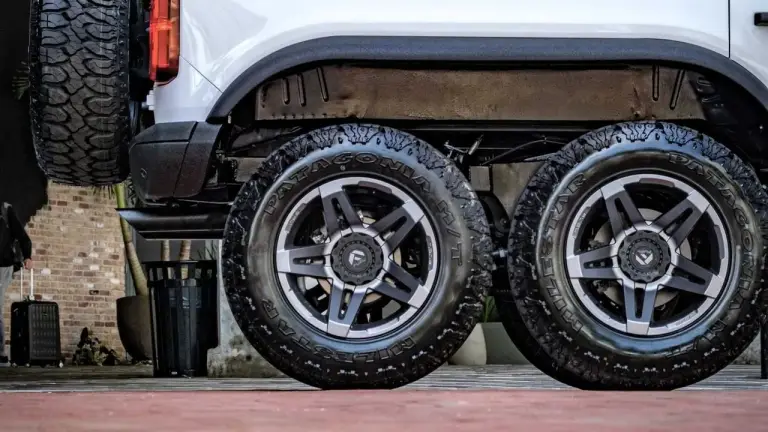 Ford Bronco Apocalypse Dark Horse - Foto - 15