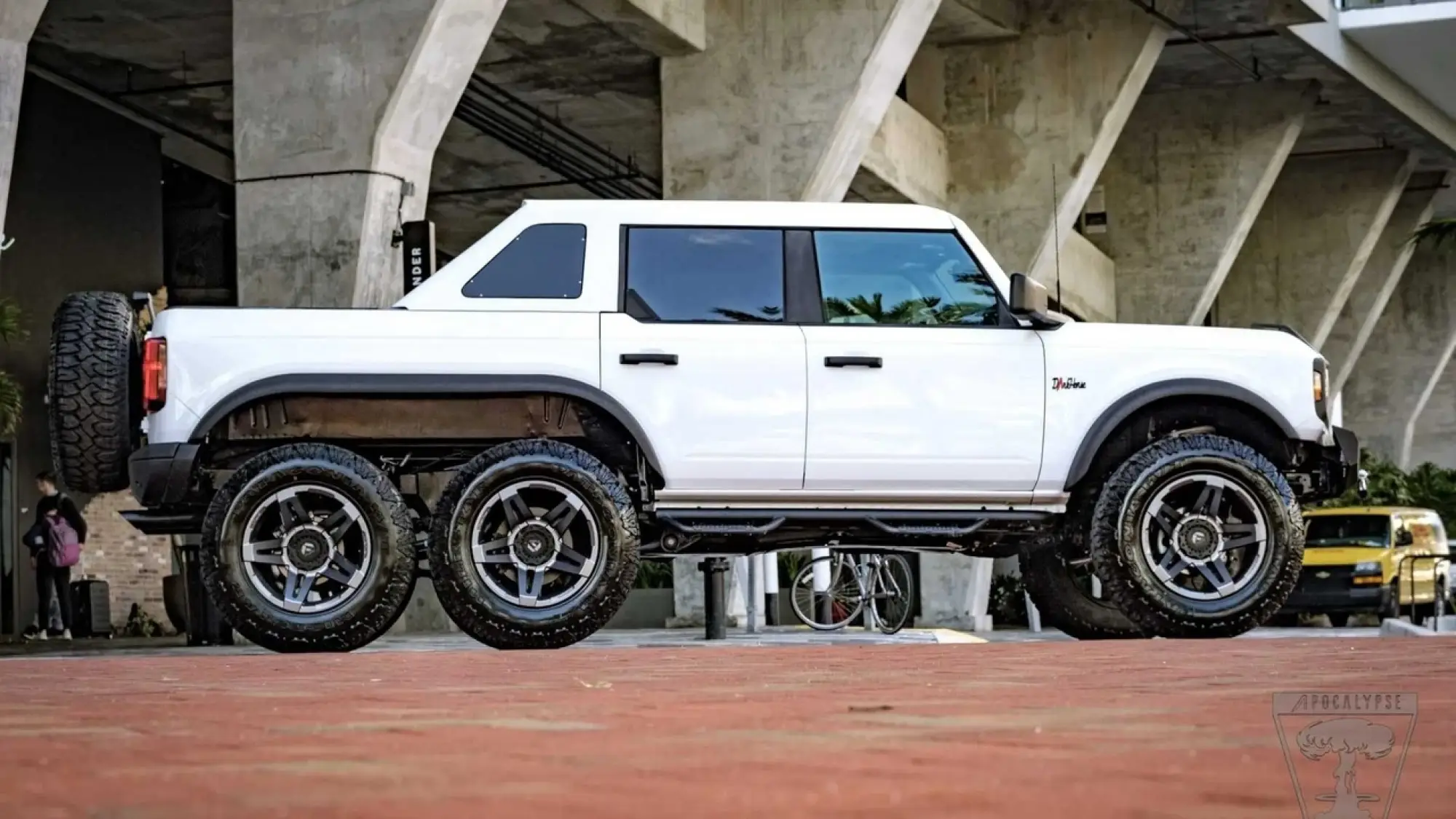 Ford Bronco Apocalypse Dark Horse - Foto - 16