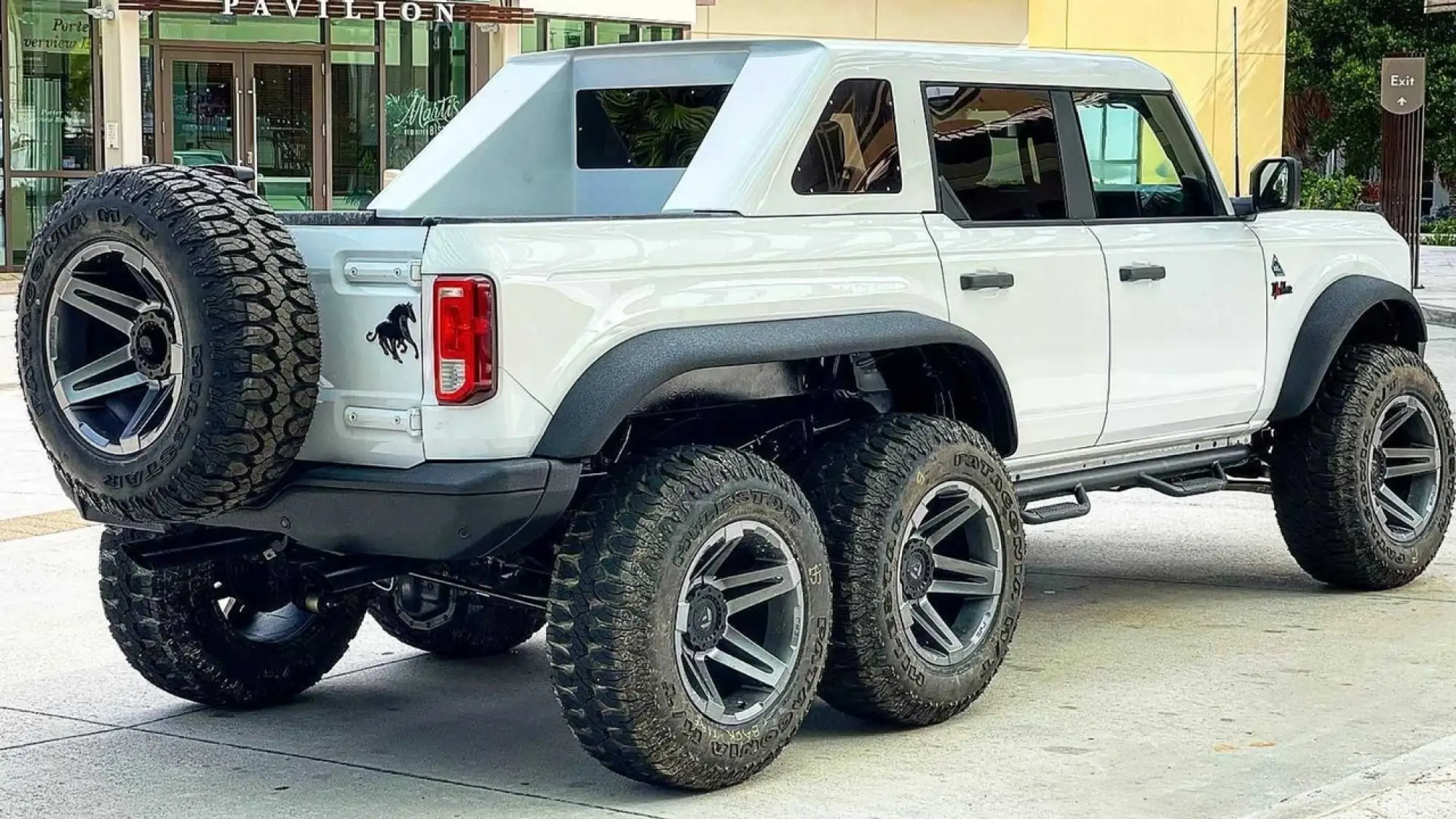 Ford Bronco Apocalypse Dark Horse - Foto - 3