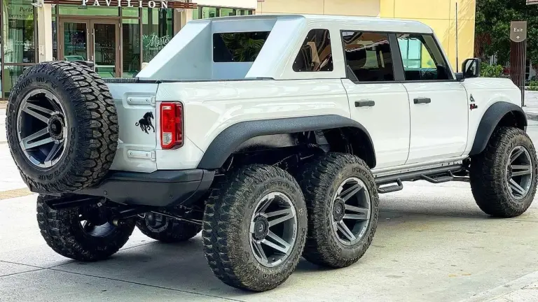 Ford Bronco Apocalypse Dark Horse - Foto - 3